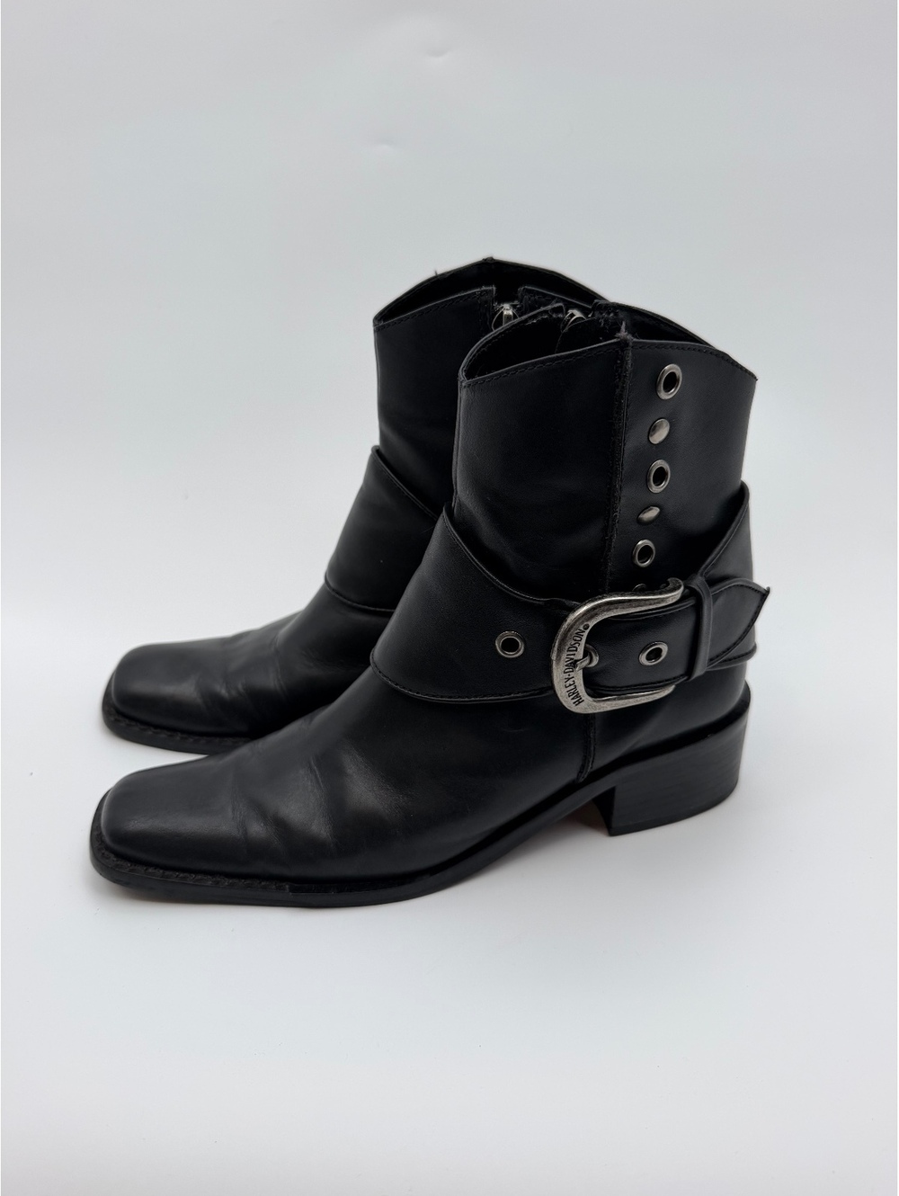 Women’s Black leather Harley Davidson ankle boots with side zipper